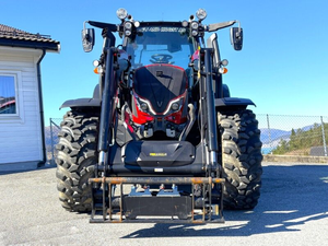 Tracteur agricole 2023 Valtra N175 Tracteur frontal - Product Image 2