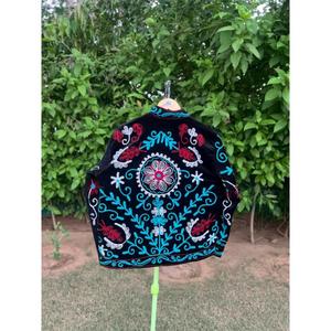 Chaqueta Corta de Mujer con Cuello Mandarín, Bordado Floral Hecho a Mano, Terciopelo Transpirable y Algodón, Diseño de Manga Larga para Otoño - Product Image 4