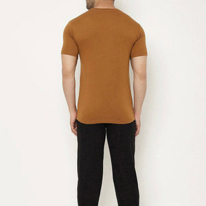 Camiseta de Algodón Personalizada para Hombre, Estilo Urbano, Color Marrón Mostaza, Fabricante OEM, Fábrica de Sialkot, Ropa Casual Lisa de Calidad - Product Image 4