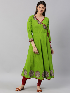 Kurta pour femmes en coton vert style Angrakha avec patchwork, col en V, manches trois quarts, vêtements décontractés de haute qualité pour l'été - Product Image 3