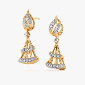 Boucles d'oreilles clous en or jaune avec diamants de laboratoire et motif feuille superposée - Product Image 1