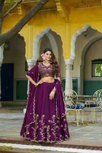 Conjunto de Lehenga Choli Festivo y Elegante con Tela de Seda Rangoli, Bordado con Lentejuelas y Forro Interior de Micro Crepé Suave para Mujer - Product Image 3