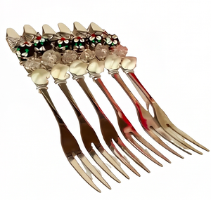 Ensemble de fourchettes en métal à motif floral, finition miroir haute brillance, passe au lave-vaisselle, parfait pour les mariages et l'usage domestique. - Product Image 1