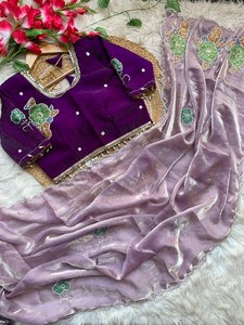 Sari Khatli Pearl Elegance, Sari Floral Pearl Grace, Sari Satin Blossom de Diseñador, Sari con Pétalos de Perla Hechos a Mano - Product Image 4