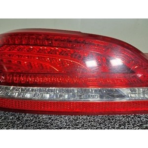 Feu arrière gauche d'occasion Equus 924013N000 - Product Image 3