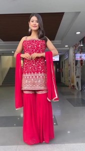 ชุดชาราร่าผ้าจอร์เจตต์สีแดงสำหรับผู้หญิง ชุดสาหรี่ปักลายแบบดั้งเดิม สไตล์ซัลวาร์ คามีซ สำหรับงานแต่งงานและงานปาร์ตี้ - Product Image 3