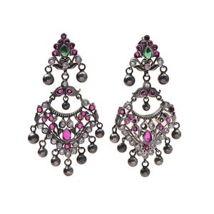 Boucles d'oreilles pendantes élégantes fabriquées à la main en argent oxydé de la colonne vertébrale, pierre multicolore finie avec des perles métalliques pour vêtements ethniques - Product Image 1