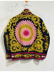 Veste en soie traditionnelle colorée pour femmes avec broderie cousue à la main, vêtement élégant et léger pour les occasions de mariage - Product Image 3