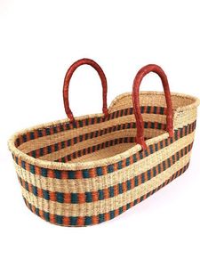 Cesta de cambio hecha a mano de hierba marina con rayas marrones y cesta de cambio para niños de ratán con asas rojas para artículos de guardería. - Product Image 2