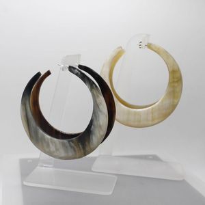 Boucles d'oreilles en corne de buffle, bijoux faits à la main de style animalier pour femmes et filles à prix avantageux - Product Image 5