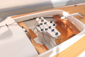 Modèle de bateau à voile en bois artisanal DRAGON YACHT - Modèle sur mesure pour collection de cadeaux d'affaires ou décoration - Product Image 4