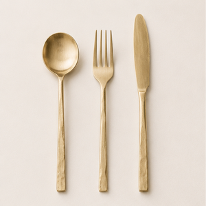 Juego de Cubiertos de Lujo de Latón Puro Dorado Forjado con Mango Martillado, Vajilla Hecha a Mano para Hoteles y Banquetes de Boda - Product Image 3