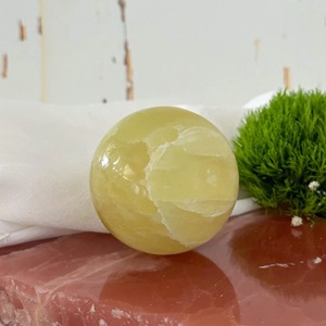Sphère de cristal de calcite citronnée sculptée de qualité supérieure, pierre naturelle polie pour la guérison, décoration Feng Shui pour la maison, thème Amour, objet de collection artistique - Product Image 6