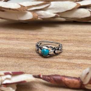 Bague Statement Bohème Turquoise en Laiton Tribal pour Femme, Finition Argent Oxydé, Design Ethnique avec Pierre, Vente en Gros - Product Image 1