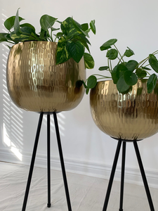 Juego de Maceteros de Metal Dorado Martillado con Patas de Hierro Negro, Elegantes Soportes Decorativos para Macetas, Modernos y Lujosos Soportes para Plantas de Interior - Product Image 6