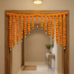Guirnalda Moderna de Flores Artificiales de Caléndula Naranja y Campanas Doradas, Plástico Ecológico para Decoración de Bodas, Festivales y Entradas de Casa - Product Image 1
