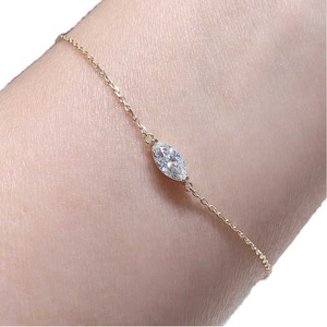 Pulsera de Diamantes Más Vendida para Mujer con Aspecto Elegante y Cierre Seguro para Ocasiones Especiales, Bodas, Disponible para la Venta - Product Image 1