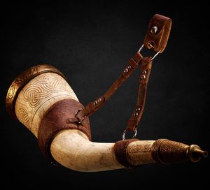 Corne naturelle rustique avec embouchure en laiton, corne tribale à souffler, instrument de signalisation de style vintage, décoration et utilisation - Product Image 1