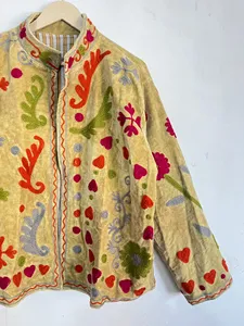 เสื้อแจ็คเก็ตกำมะหยี่สไตล์โมเดิร์นลายปักมือรูปหัวใจและเถาวัลย์สีสันสดใส เสื้อคลุมฤดูหนาวสุดเก๋ - Product Image 4