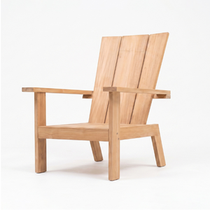 La chaise Sigel présente un design simple et moderne, fabriquée en bois de teck robuste et durable, ce qui la rend idéale pour une utilisation en extérieur. - Product Image 4