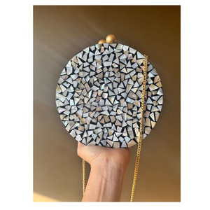 Pochette personnalisable en métal et nacre Design artisanal exquis pour le luxe et l'élégance de tous les jours - Product Image 1