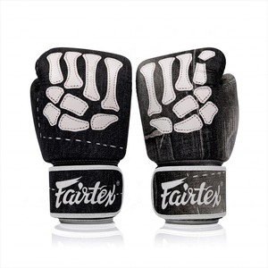 นวมชกมวย Fairtex คุณภาพพรีเมียม ระบายอากาศได้ดี ปรับขนาดได้ ไม่ลื่น จับกระชับมือ น้ำหนักเบา เหมาะสำหรับฝึกซ้อมและแข่งขัน - Product Image 2