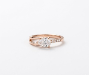 แหวนหมั้นเพชรทรงหยดน้ำ 18K ทองคำขาว ดีไซน์วงแหวนแบบ Eternity พร้อมเพชรด้านข้าง HPHT 2.02 กะรัต E VVS2 เพชรเพาะเลี้ยงในห้องปฏิบัติการ - Product Image 3