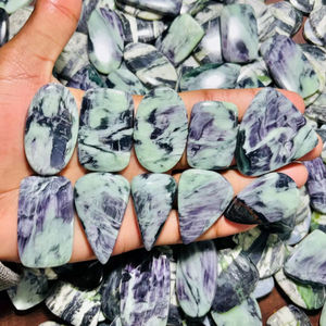 Pierre précieuse Kammererite cabochon de qualité exceptionnelle, fabriquée à la main, pour la fabrication de bijoux, vente en gros. - Product Image 1