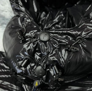 Blouson matelassé brillant pour homme, imperméable, d'hiver, avec capuche amovible, logo personnalisé, rembourrage épais en duvet - Product Image 3