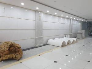 Marbre blanc cristallin vietnamien de qualité supérieure avec finition polie pour comptoirs de cuisine et plans de toilette de salle de bain - Product Image 5