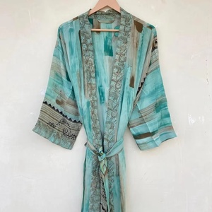 Kimono Sari de seda reciclado hecho a mano vintage indio azul cielo para ella - Product Image 1