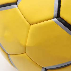 Balón de Balonmano TORO SKINS, Diseño Equilibrado, Paneles Duraderos, Opciones Personalizables para Entrenamiento Deportivo Escolar, Juego en Interiores/Exteriores - Product Image 6