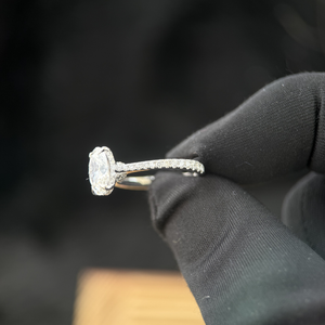 Anillo de Diamantes Cultivados en Laboratorio, Ovalados, 1.10ct en el Centro, 0.50ct Laterales, Oro Blanco de 14K, Bañado en Rodio, Certificado IGI, Eternidad Completa, para Novia - Product Image 4