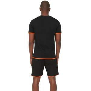 ชุดเซ็ตเสื้อยืดแขนสั้นและกางเกงขาสั้นลำลองคุณภาพสูงสำหรับผู้ชาย เหมาะสำหรับฤดูร้อน  รับผลิตแบบ OEM - Product Image 2