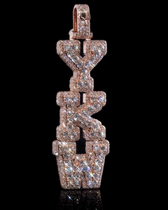 Colgante de Lujo IGI con Letra Inicial Personalizada, Moissanita VVS, Plata de Ley 925, Bañado en Oro Rosa, Estilo Hip Hop - Product Image 1