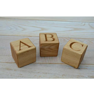 Belle tendance à la main en bois naturel Alphabet Puzzle Cubes de construction éducatifs bébé douche tapis et coussinets jouets - Product Image 1