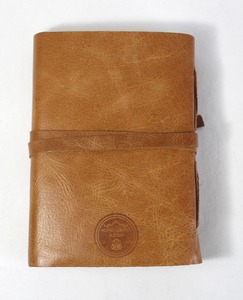 Magnifique journal en cuir véritable fait main, aspect antique, marron clair, avec logo embossé, en cuir de buffle huilé effet froissé, idéal comme cadeau. - Product Image 5