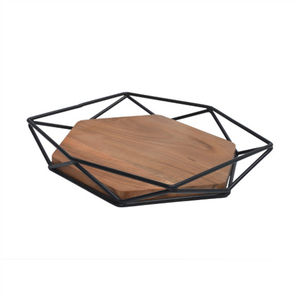 Plateau hexagonal en bois encastré dans un cadre en fil métallique noir géométrique, design industriel moderne pour les espaces contemporains - Product Image 5