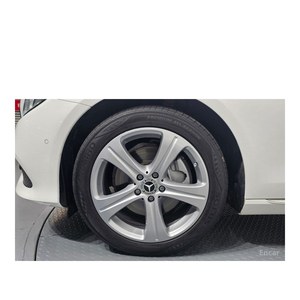 Mercedes-Benz Classe E E220d 4MATIC Avantgarde Modèle Juin 2017 avec 78 659 km Volant à Gauche - Product Image 5