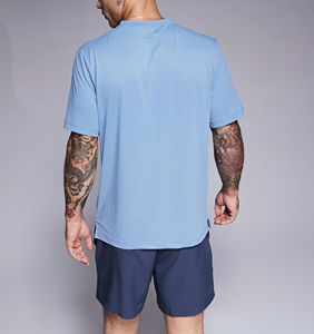 Conjunto de 2 piezas para hombre, de algodón 100% de peso medio, con estampado de malla en contraste, corte ajustado, transpirable, de secado rápido. - Product Image 3