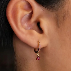Pendientes de Aro con Cristal de Cuarzo en Forma de Lágrima - Joyería de Plata de Ley 925 con Piedra de Nacimiento Engastada en Puntas y Gemas de Cuarzo Facetadas - Product Image 3