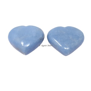 Vente en gros Agate naturelle sculptée Angelite Puffy Heart Stone Gemstone Feng Shui Love Decor Gravé Healing Crystal Home Decoration - Product Image 1