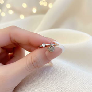 Anillo de Compromiso con Diamante de Corte Brillante Redondo de 0.20 CT, Diseño con Dije de Corazón, Plata de Ley 925, Regalo de Aniversario de Bodas Moderno - Product Image 2