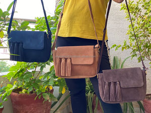 Sac à bandoulière en cuir suédé pour femmes, sacoche fait à la main, élégante, avec pompon - Product Image 4