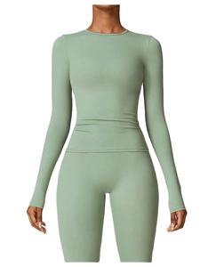 Conjunto de Yoga de dos piezas personalizado para mujeres, ropa deportiva transpirable OEM con leggings y tela elástica flexible superior para gimnasio o pilates - Product Image 1