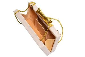 Sac à main et pochettes élégants en résine, fabriqués à la main, accessoires de luxe intemporels au design moderne et chic pour les mariages - Product Image 6