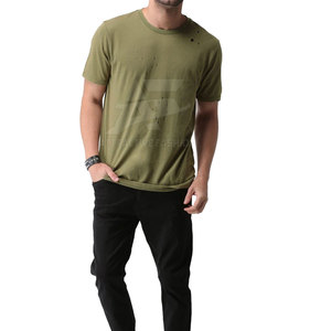 T-shirt en coton respirant, conçu pour un confort tout au long de la journée, avec finition premium et effet vieilli. - Product Image 2