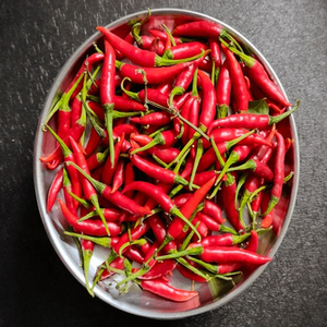 Suministro al por mayor de chile rojo entero de la India con disponibilidad de cosecha de nueva temporada, apariencia atractiva de la vaina y exportación flexible - Product Image 1