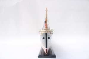 Maquette artisanale du liner RMS Lusitania en bois - Modèle de bateau de croisière britannique de luxe classique pour la décoration de la maison ou du bureau - Product Image 2