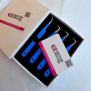 Pince à cils professionnelle en acier inoxydable avec manche bleu, pointe en fibre argentée, courbure à 90°, emballage personnalisé avec logo - Product Image 4